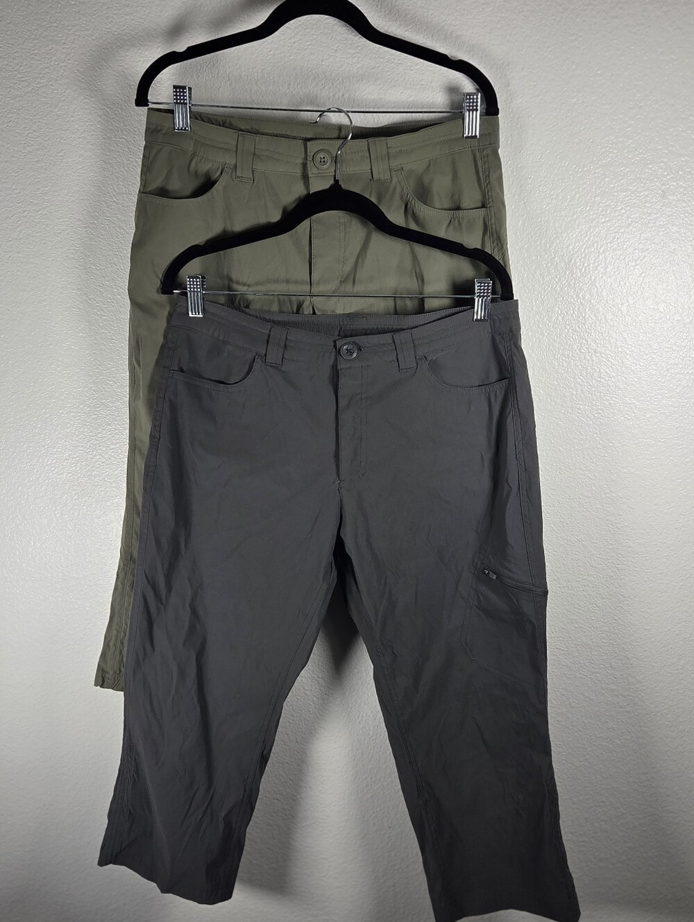 Eddie Bauer Set Of 2 Women's Size 10 Capris - Olive & Charcoal